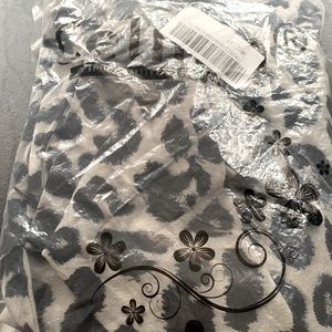 Brand New snow Leopard print Jumper still in packaging. ❄️🐆🤍